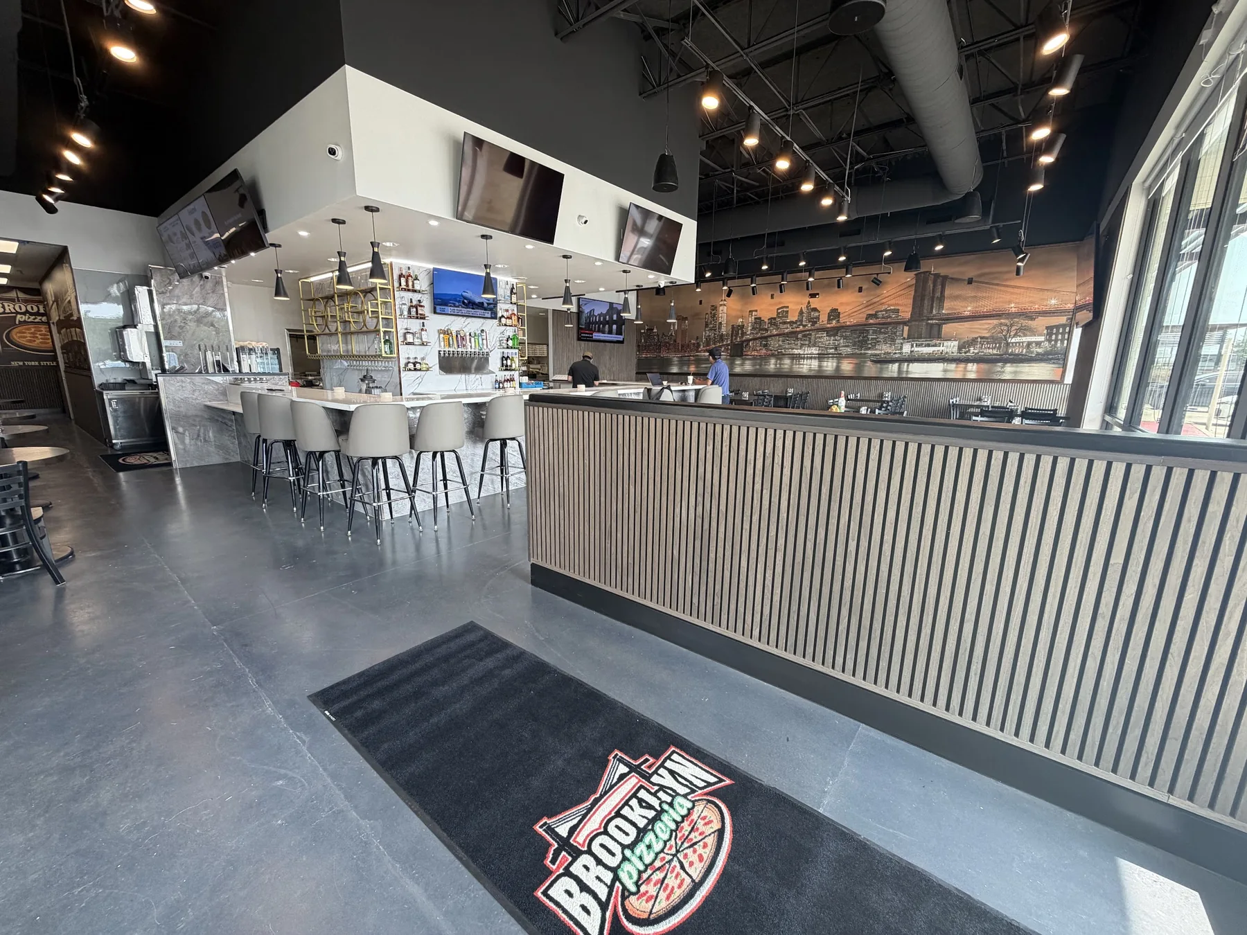 Bar and dining area at Brooklyn Pizzeria in Fulshear