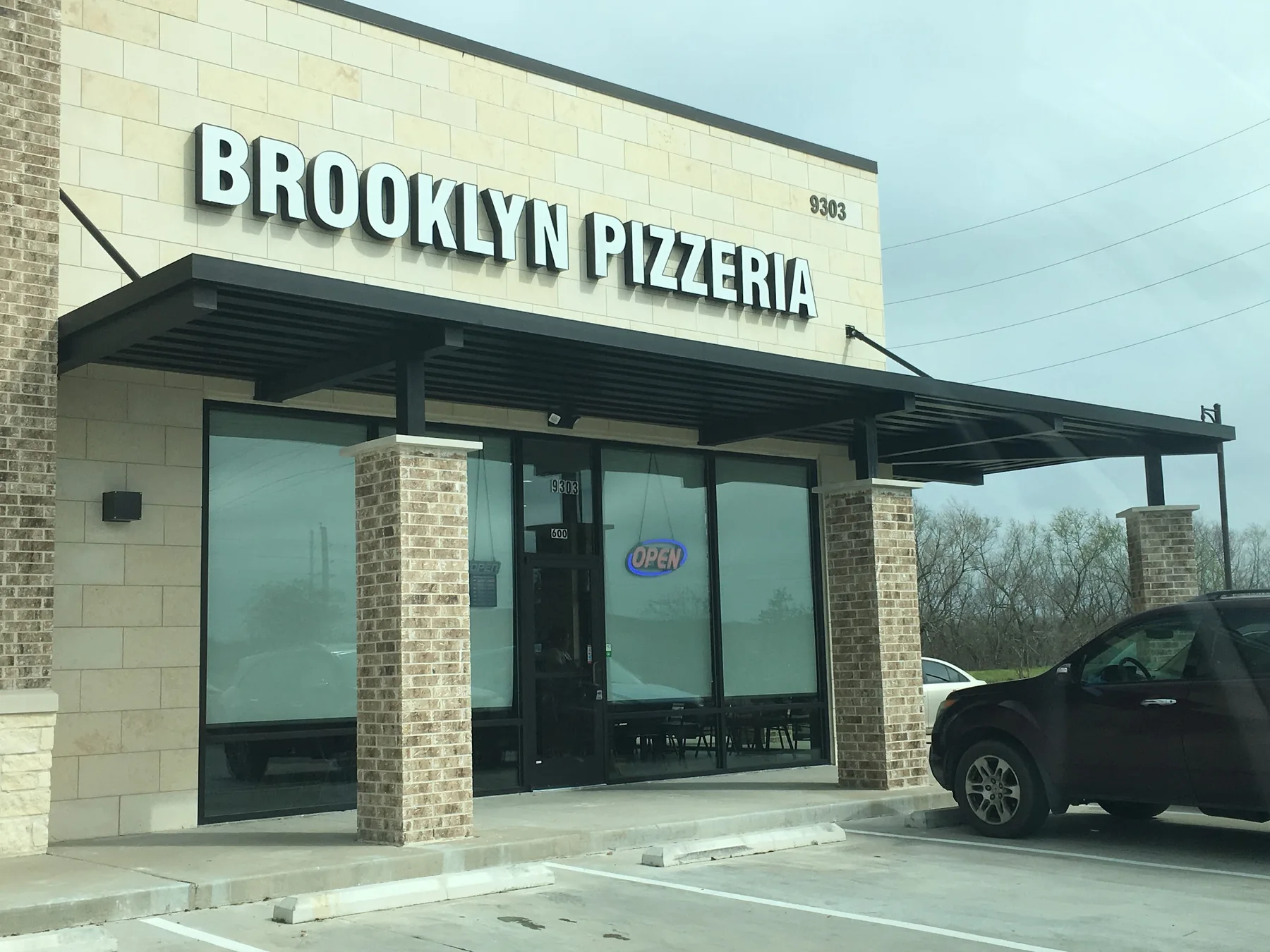 Brooklyn Pizzeria storefront in Sienna